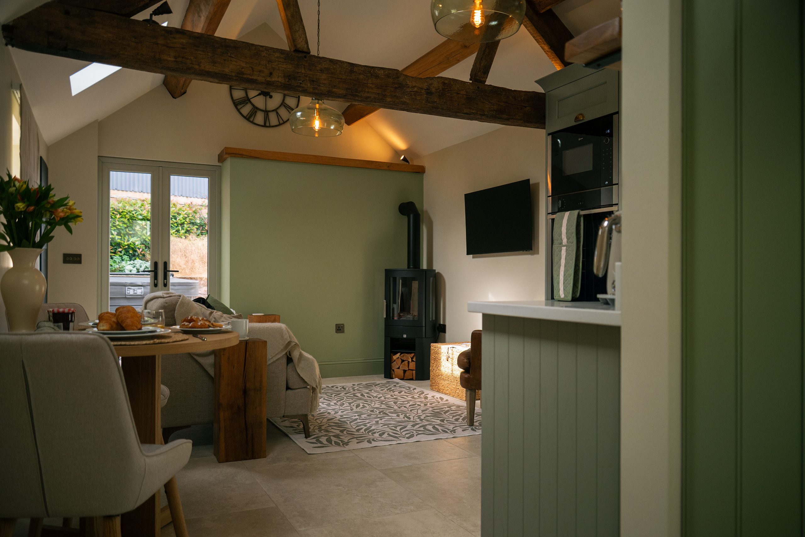 Stableside at Shaws Farm is a beautiful self catering cottage for 2 in the Forest of Dean, Blakeney, Gloucestershire, a working horse stables, accommodation Forest of Dean