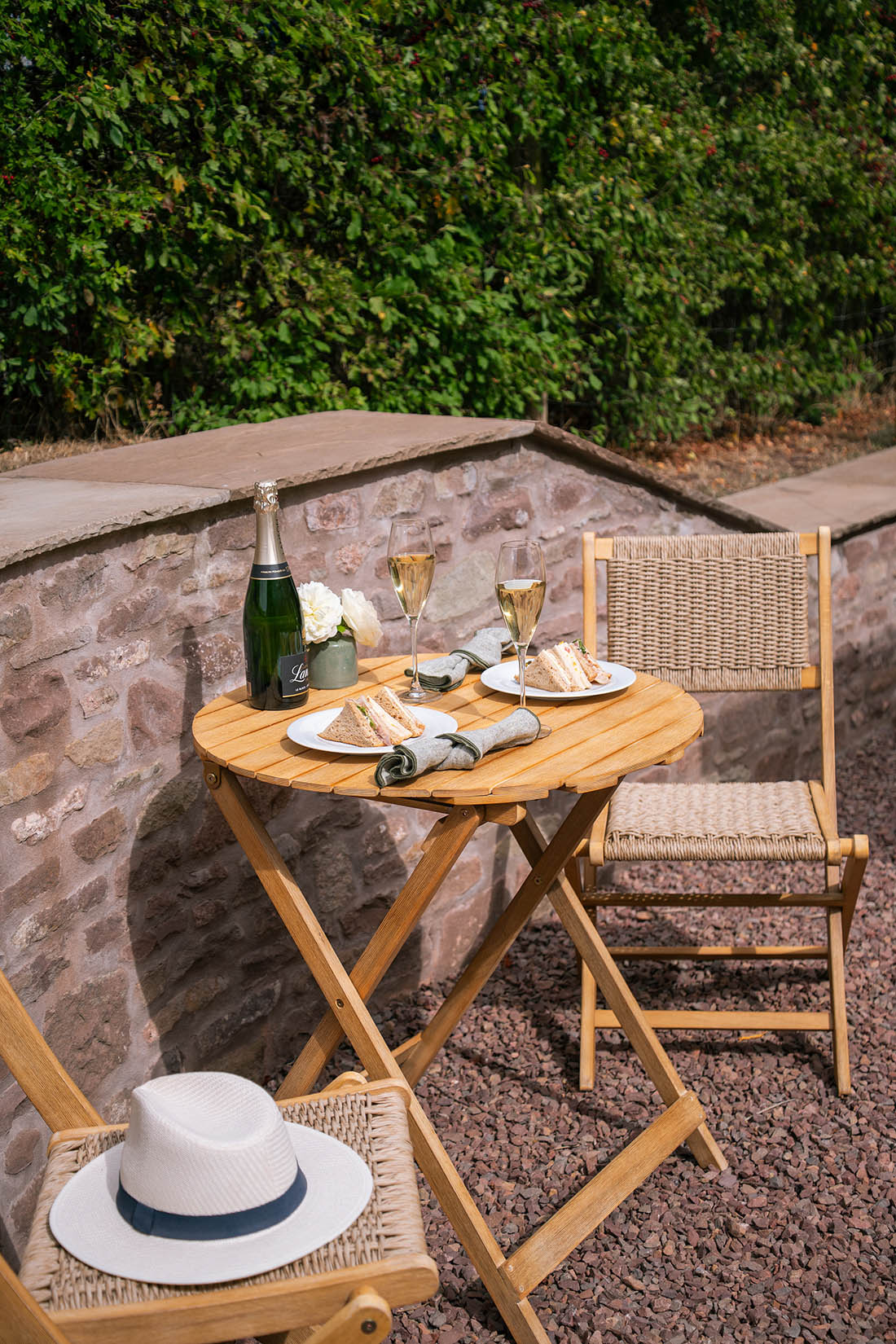 Stableside at Shaws Farm is a beautiful self catering cottage for 2 in the Forest of Dean, Blakeney, Gloucestershire, a working horse stables, accommodation Forest of Dean