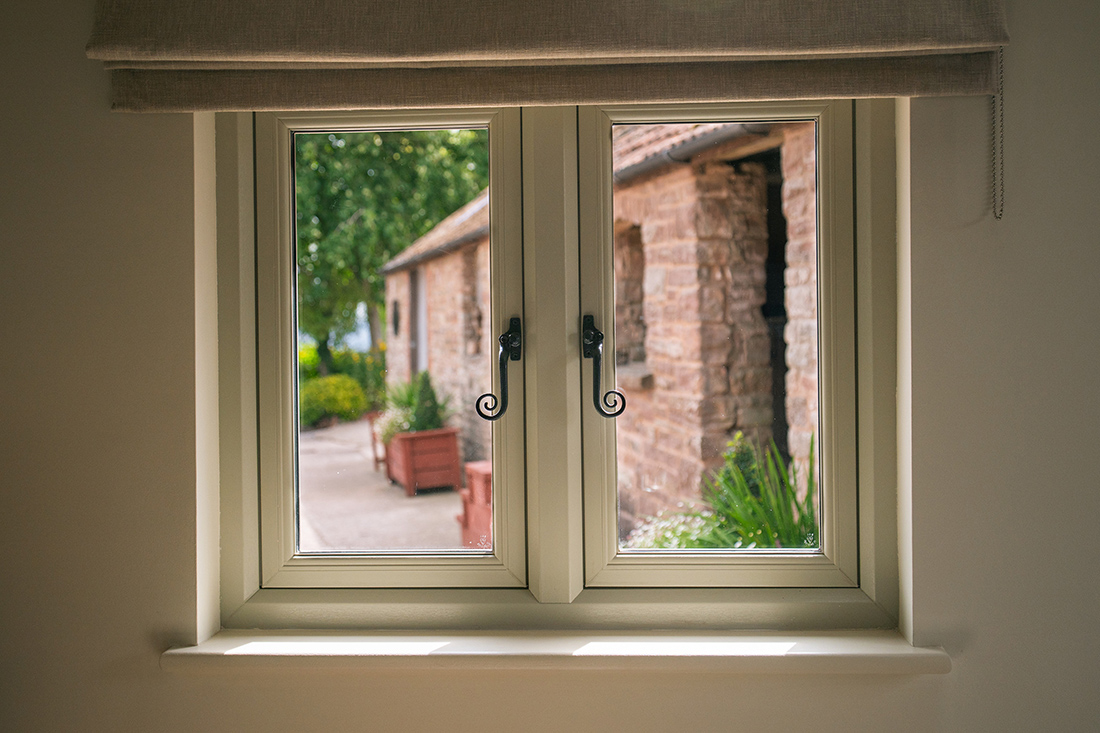 Stableside at Shaws Farm is a beautiful self catering cottage for 2 in the Forest of Dean, Blakeney, Gloucestershire, a working horse stables, accommodation Forest of Dean