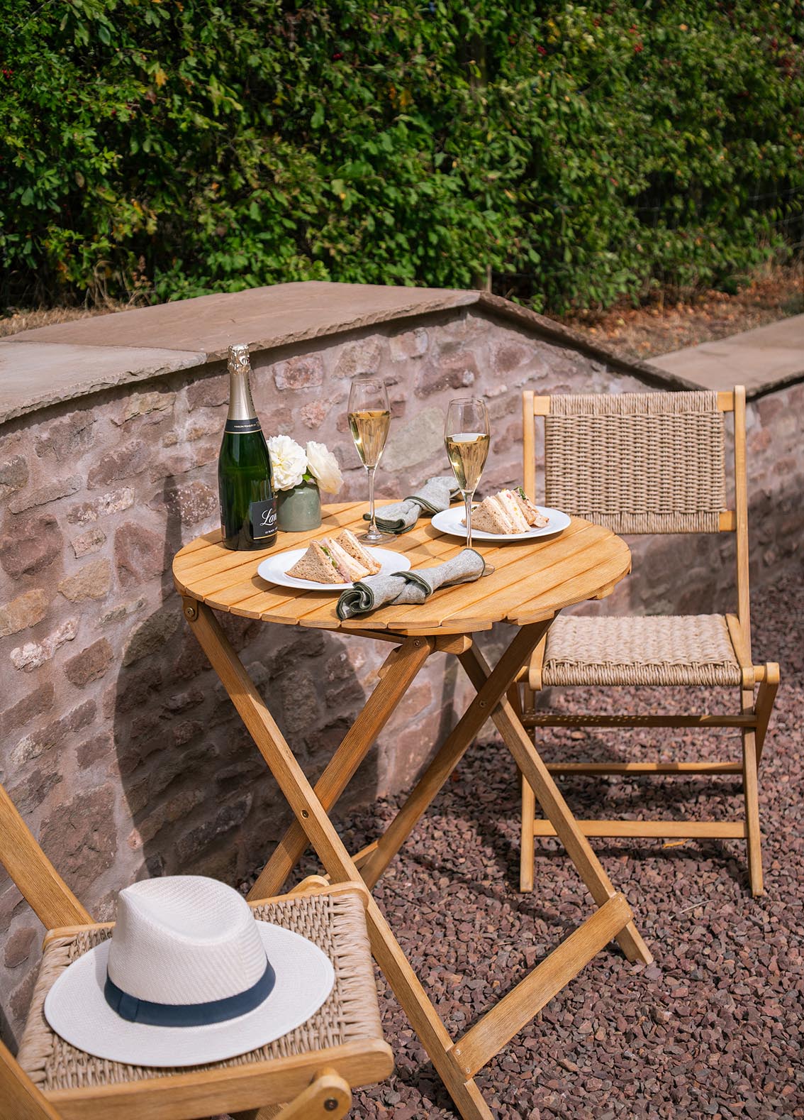 Stableside at Shaws Farm is a beautiful self catering cottage for 2 in the Forest of Dean, Blakeney, Gloucestershire, a working horse stables, accommodation Forest of Dean