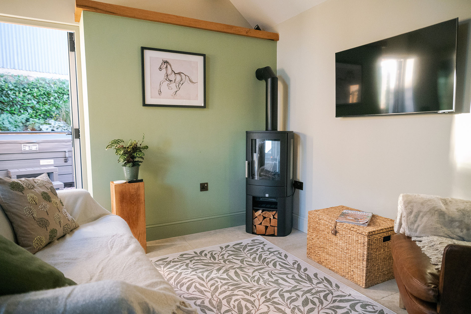 Stableside at Shaws Farm is a beautiful self catering cottage for 2 in the Forest of Dean, Blakeney, Gloucestershire, a working horse stables, accommodation Forest of Dean
